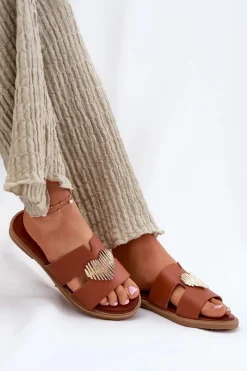 Hot Evento Klapki Damskie Na Płaskim Obcasie Ze Złotą Ozdobą Camel Karinma Brązowy