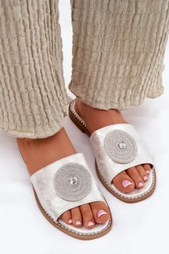 Damskie buty S.Barski Klapki Damskie Na Płaskim Obcasie Z Ozdobą S.Barski KV51-013 Srebrne Srebrny