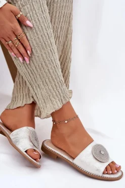 Damskie buty S.Barski Klapki Damskie Na Płaskim Obcasie Z Ozdobą S.Barski KV51-013 Srebrne Srebrny