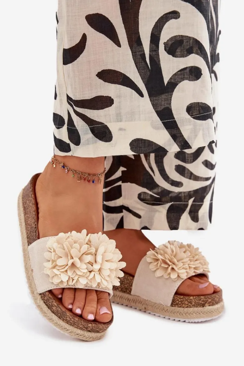 Discount Klapki Damskie Na Platformie Z Ozdobnymi Kwiatkami Beżowe Tessara Damskie Klapki Na Platformie|Klapki Damskie Klasyczne