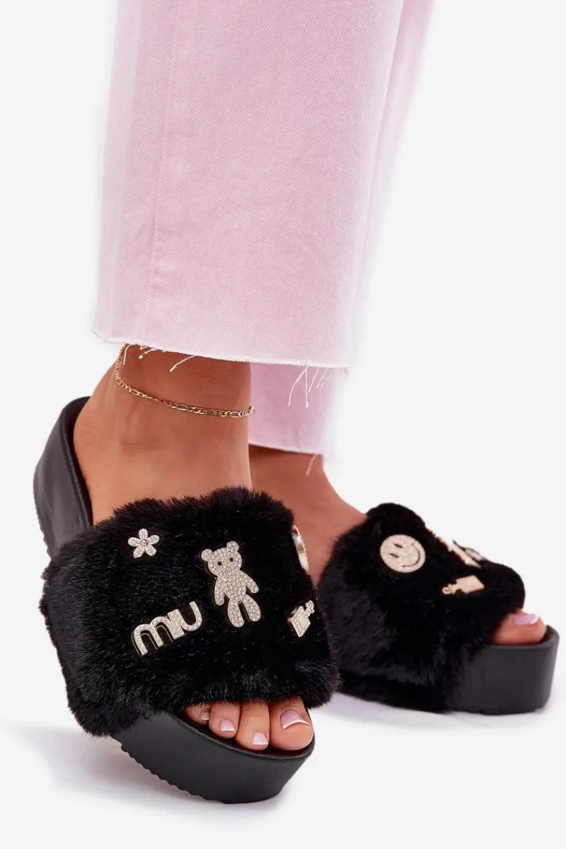 Klapki Z Futerkiem|Klapki Na Platformie>Boto Klapki Damskie Na Platformie Z Futerkiem I Złotymi Przypinkami Czarne Livira