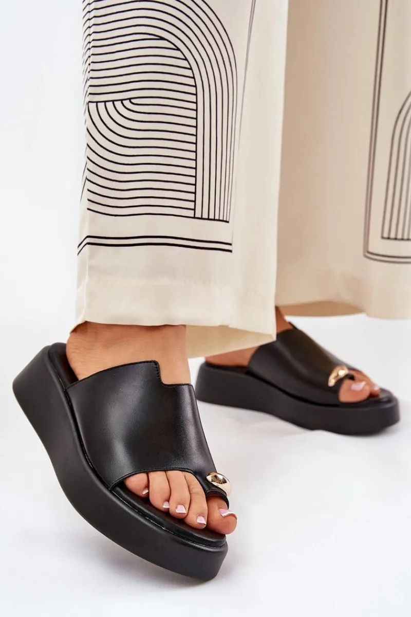 Best Klapki Damskie Na Platformie I Niskim Koturnie Z Ozdobnym Detalem Czarne Saqesse Damskie Klapki Na Koturnie|Klapki Na Platformie