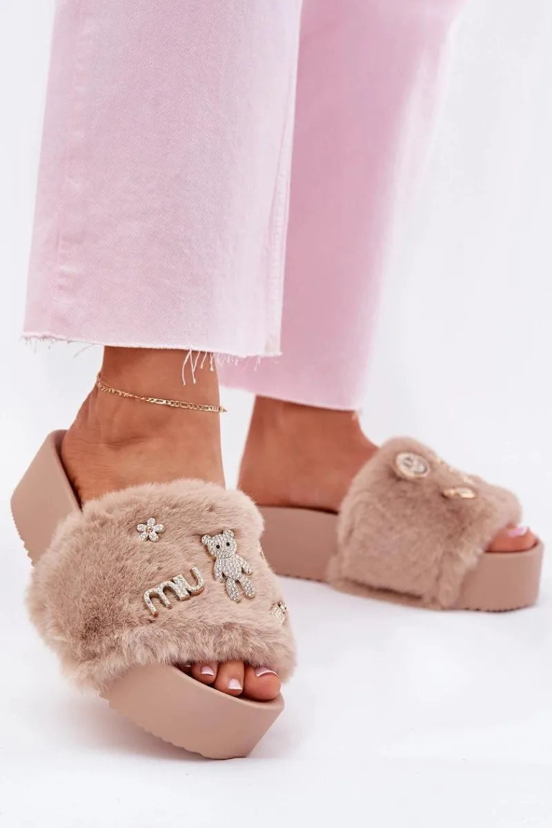 Online Boto Klapki Damskie Na Platformie Z Futerkiem I Złotymi Przypinkami Beżowe Livira