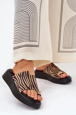 Outlet Boto Klapki Damskie Na Platformie I Niskim Koturnie Z Ozdobnym Detalem Zebra Czarno-Beżowe Saqesse