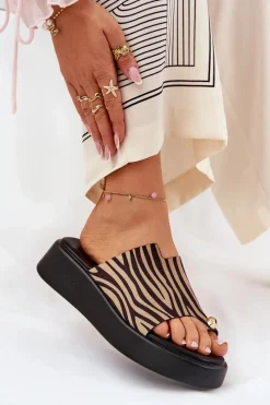 Outlet Boto Klapki Damskie Na Platformie I Niskim Koturnie Z Ozdobnym Detalem Zebra Czarno-Beżowe Saqesse