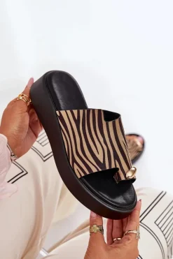 Outlet Boto Klapki Damskie Na Platformie I Niskim Koturnie Z Ozdobnym Detalem Zebra Czarno-Beżowe Saqesse