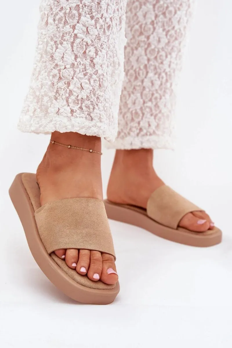 Online Klapki Damskie Na Platformie Z Eko Zamszu Ciemnobeżowe Jorina Damskie Klapki Na Platformie|Klapki Damskie Klasyczne