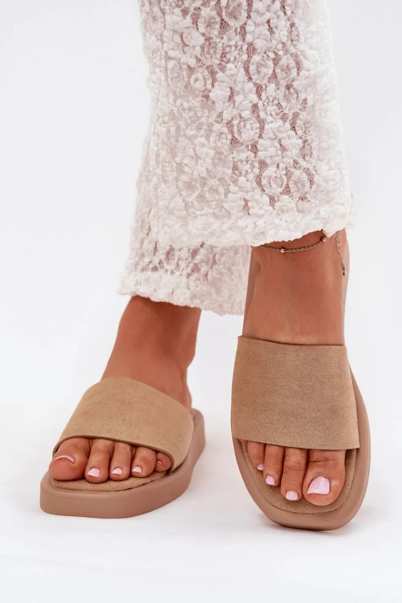 Online Klapki Damskie Na Platformie Z Eko Zamszu Ciemnobeżowe Jorina Damskie Klapki Na Platformie|Klapki Damskie Klasyczne