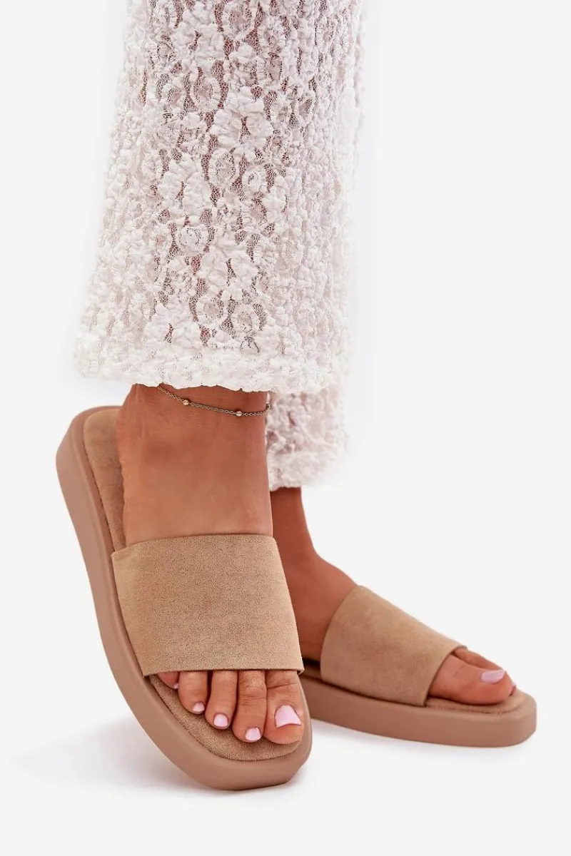 Online Klapki Damskie Na Platformie Z Eko Zamszu Ciemnobeżowe Jorina Damskie Klapki Na Platformie|Klapki Damskie Klasyczne