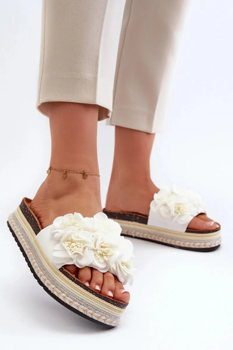 Outlet Boto Klapki Damskie Na Platformie Ozdobione Kwiatkami Białe Nodina