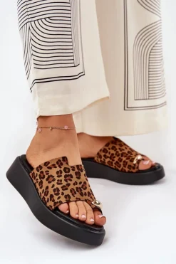 Klapki Na Koturnie|Klapki Na Platformie>Boto Klapki Damskie Na Platformie I Niskim Koturnie Z Ozdobnym Detalem Panterka Brązowe Saqesse Brązowy