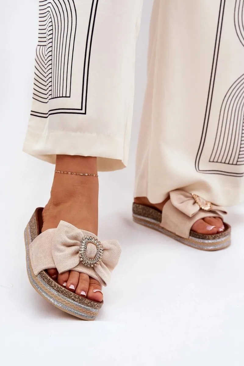 Klapki Korkowe|Klapki Na Platformie>Boto Klapki Damskie Na Platformie Z Kokardką I Ozdobną Broszką Beżowe Lenela