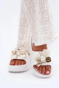 Hot Boto Klapki Damskie Piankowe Na Platformie Z Kokardką I Broszką Białe Marlize