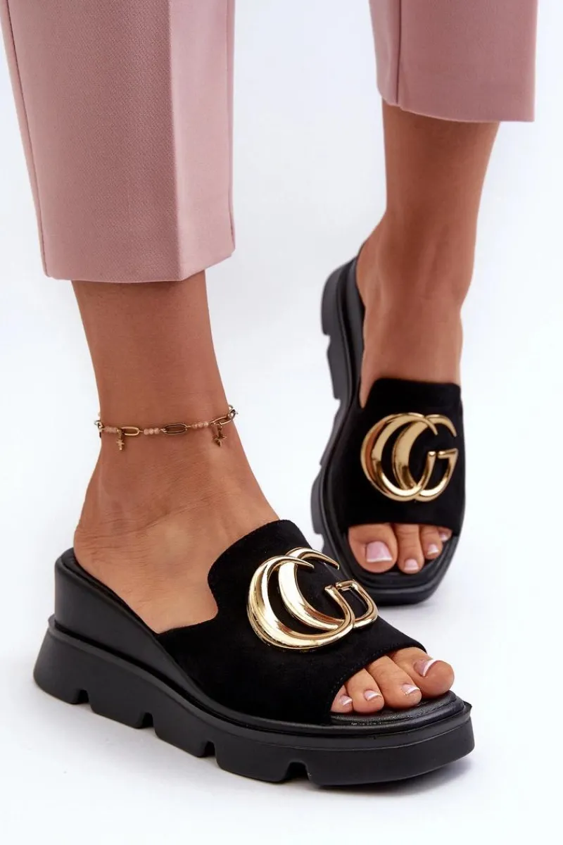 Klapki Damskie Z Eko Zamszu Na Koturnie I Platformie Ze Złotą Ozdobą Vinceza 58295 Czarne Damskie Klapki Na Platformie|Klapki Damskie Klasyczne