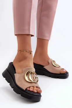 Klapki Na Platformie|Klapki Damskie Klasyczne>Buty damskie Vinceza Klapki Damskie Z Eko Zamszu Na Koturnie I Platformie Ze Złotą Ozdobą Vinceza 58295 Beżowe