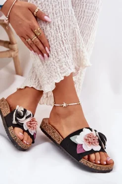 Klapki Korkowe|Klapki Na Platformie></noscript>Boto Klapki Damskie Z Kwiatkami Na Korkowej Platformie Czarne Zinrosa