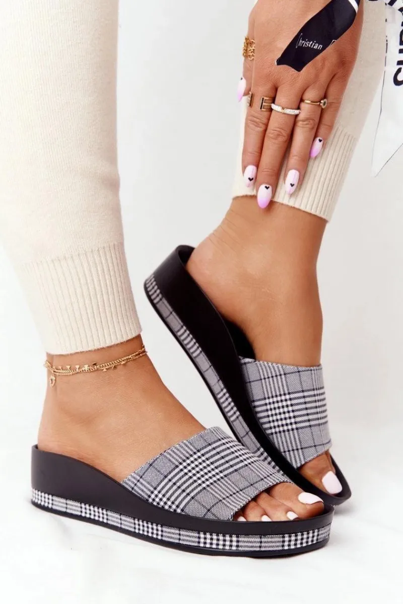 Best Buty damskie Vinceza Klapki Na Koturnie Vinceza 21-17113 Szare W Kratę