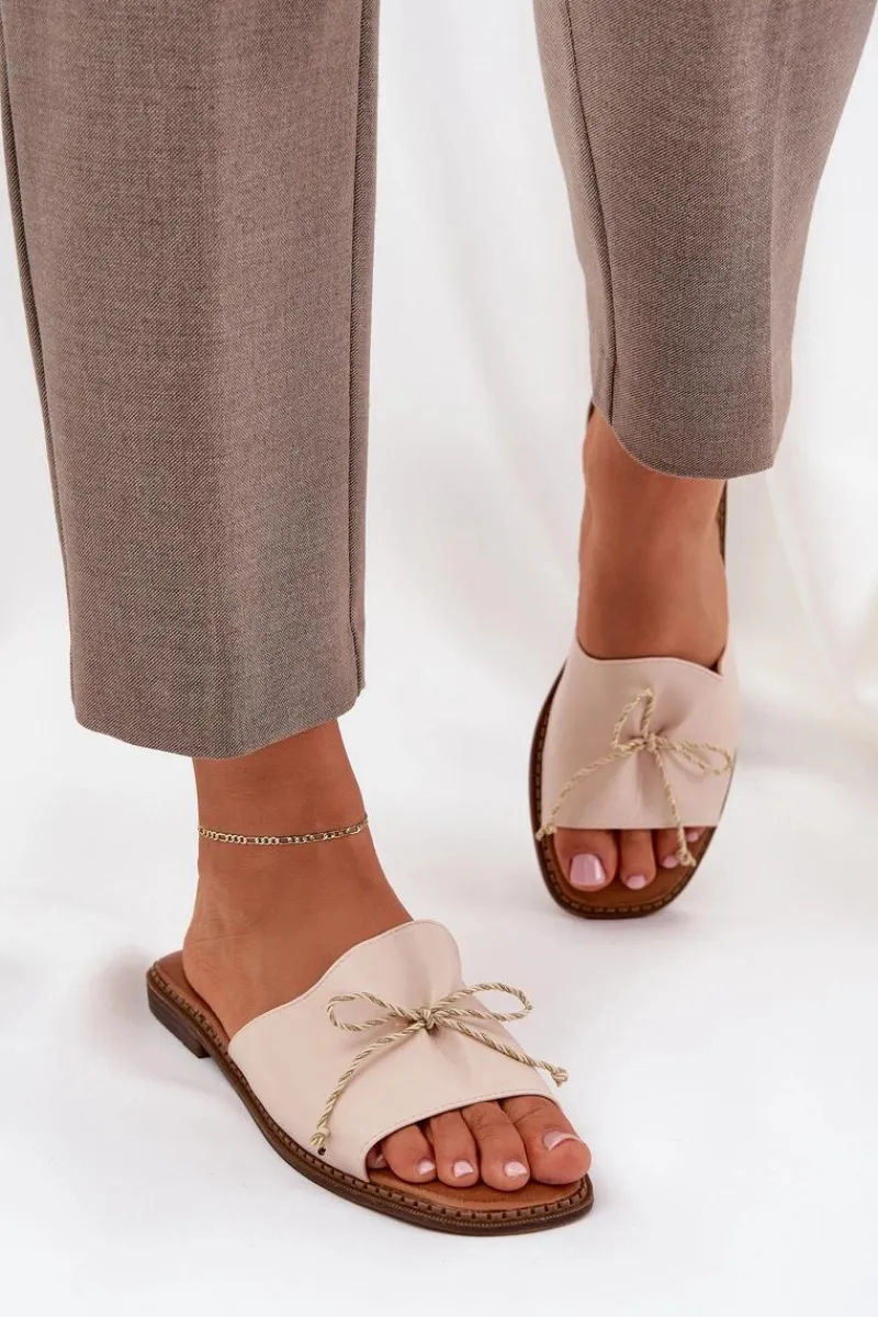 Klapki Na Płaskiej Podeszwie Z Ozdobną Kokardką Beżowe Deonelis Damskie Klapki Damskie Klasyczne