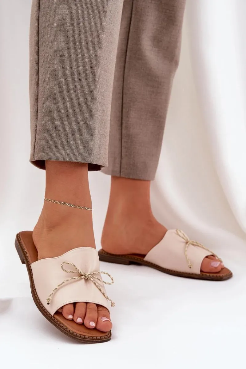 Klapki Na Płaskiej Podeszwie Z Ozdobną Kokardką Beżowe Deonelis Damskie Klapki Damskie Klasyczne