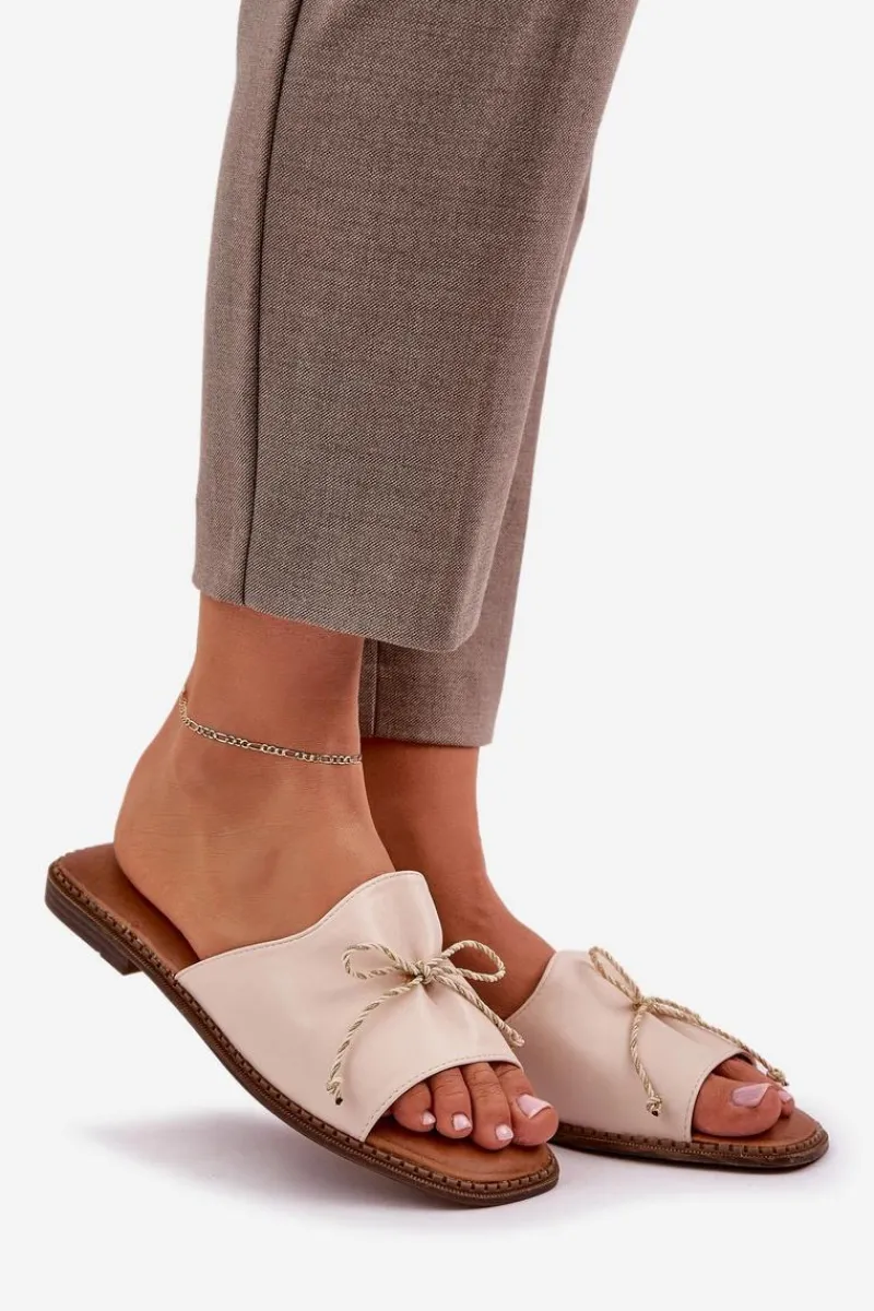 Klapki Na Płaskiej Podeszwie Z Ozdobną Kokardką Beżowe Deonelis Damskie Klapki Damskie Klasyczne