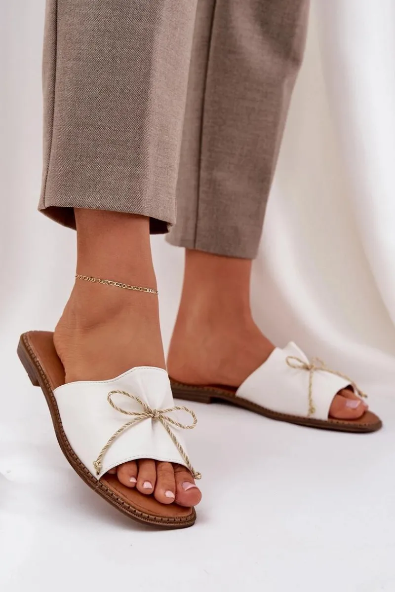 Klapki Damskie Klasyczne>Boto Klapki Na Płaskiej Podeszwie Z Ozdobną Kokardką Białe Deonelis Biały