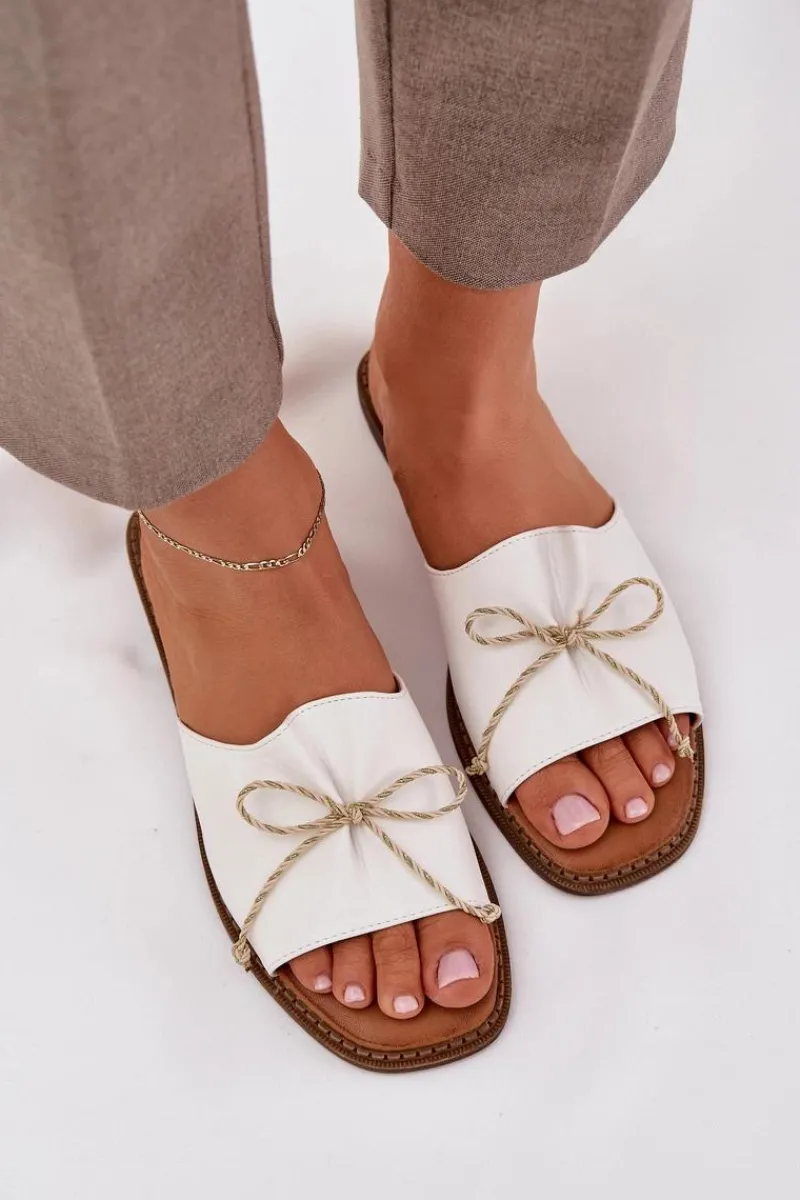 Klapki Damskie Klasyczne>Boto Klapki Na Płaskiej Podeszwie Z Ozdobną Kokardką Białe Deonelis Biały