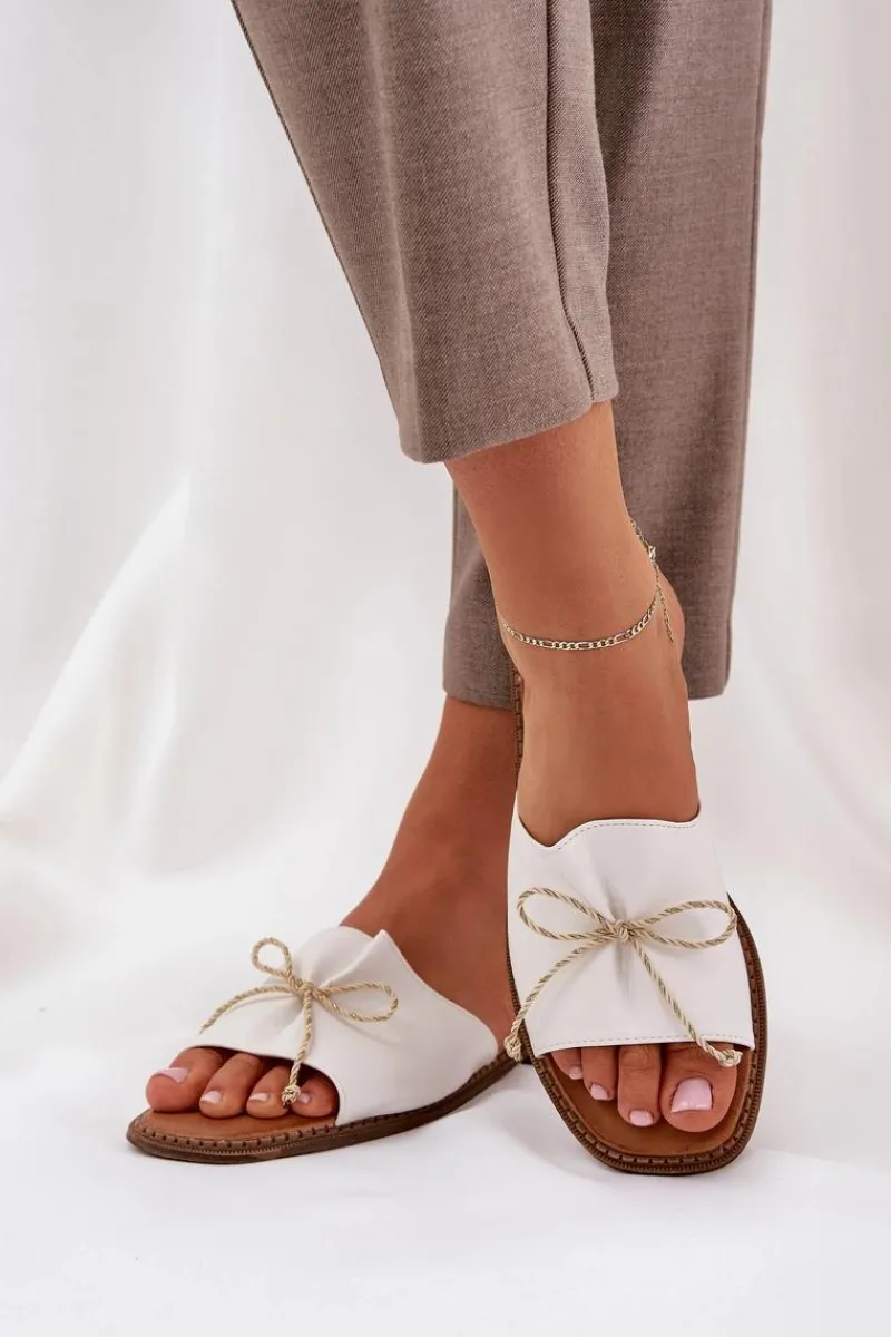 Klapki Damskie Klasyczne>Boto Klapki Na Płaskiej Podeszwie Z Ozdobną Kokardką Białe Deonelis Biały