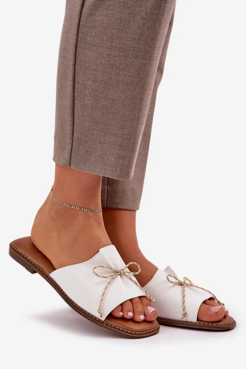 Klapki Damskie Klasyczne>Boto Klapki Na Płaskiej Podeszwie Z Ozdobną Kokardką Białe Deonelis Biały