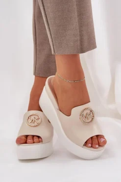 Klapki Na Koturnie|Klapki Na Platformie></noscript>Boto Klapki Na Platformie I Koturnie Z Ozdobą Jasnobeżowe Nanessia