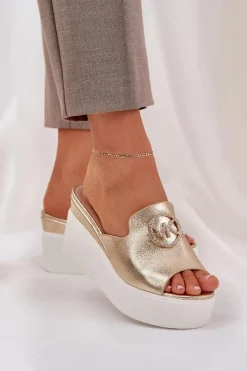 Klapki Na Koturnie|Klapki Na Platformie></noscript>Boto Klapki Na Platformie I Koturnie Z Ozdobą Złote Nanessia