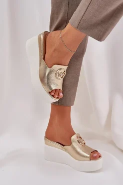 Klapki Na Koturnie|Klapki Na Platformie></noscript>Boto Klapki Na Platformie I Koturnie Z Ozdobą Złote Nanessia