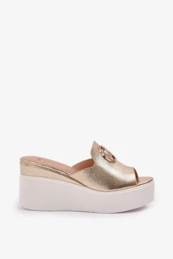 Klapki Na Koturnie|Klapki Na Platformie></noscript>Boto Klapki Na Platformie I Koturnie Z Ozdobą Złote Nanessia