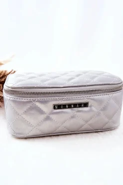 Best Kosmetyczka Pikowana CSM0030-022 Srebrna Damskie Kosmetyczki Damskie