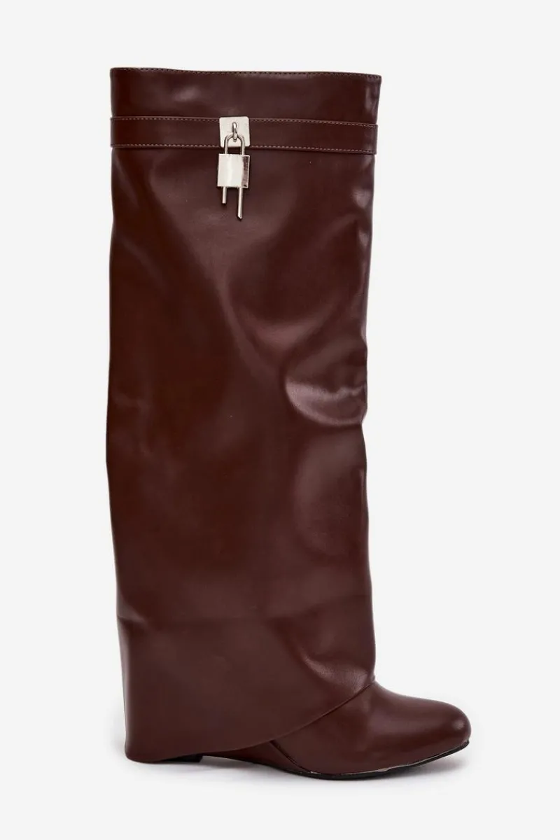 Kozaki Ocieplane|Kozaki Na Koturnie>Boto Kozaki Damskie Na Koturnie Z Paskiem I Srebrnym Detalem Eko Skórzane Brązowe Korivelle Brązowy