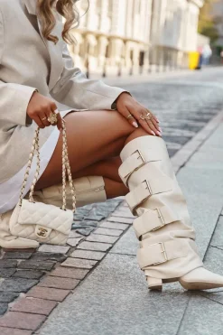 Best Boto Kozaki Damskie Na Słupku Z Wywiniętą Cholewką I Złotymi Klamrami Jasnobeżowe Isavelle Beżowy