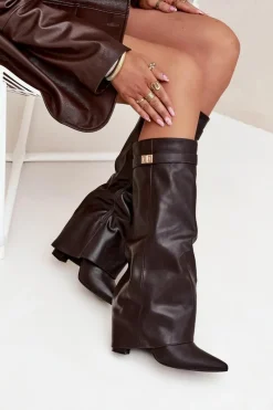 Kozaki Ocieplane|Kozaki Na Słupku></noscript>Boto Kozaki Damskie Na Słupku Z Wywiniętą Cholewką I Złotym Detalem Czekoladowe Diorna