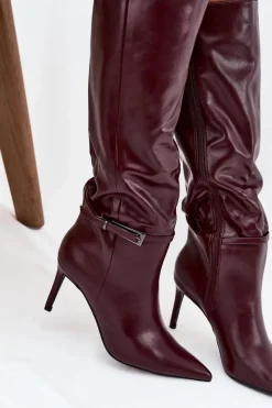Kozaki Na Szpilce|Kozaki Przed Kolano></noscript>Boto Kozaki Damskie Na Szpilce Z Paskiem Bordowe Lisanne Czerwony