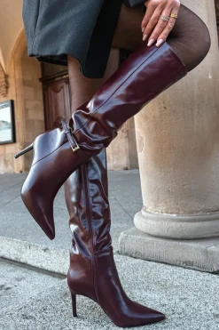 Kozaki Na Szpilce|Kozaki Przed Kolano></noscript>Boto Kozaki Damskie Na Szpilce Z Paskiem Bordowe Lisanne Czerwony