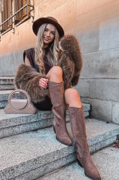 Kozaki Na Słupku|Kozaki Przed Kolano><noscript><img width=