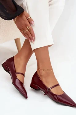 Czółenka Klasyczne>Boto Lakierowane Baleriny Na Delikatnym Obcasie Z Paskiem Bordowe Isvella Czerwony