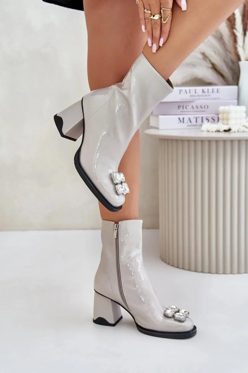 Botki Ocieplane|Botki Na Obcasie>Damskie buty S.Barski Lakierowane Botki Damskie Na Słupku Z Ozdobą D&A MR880-019 Jasnoszare Szary