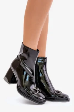 Botki Ocieplane|Botki Na Obcasie></noscript>Damskie buty S.Barski Lakierowane Botki Na Słupku Ocieplane Z Ozdobą D&A MR880-021 Czarne Czarny