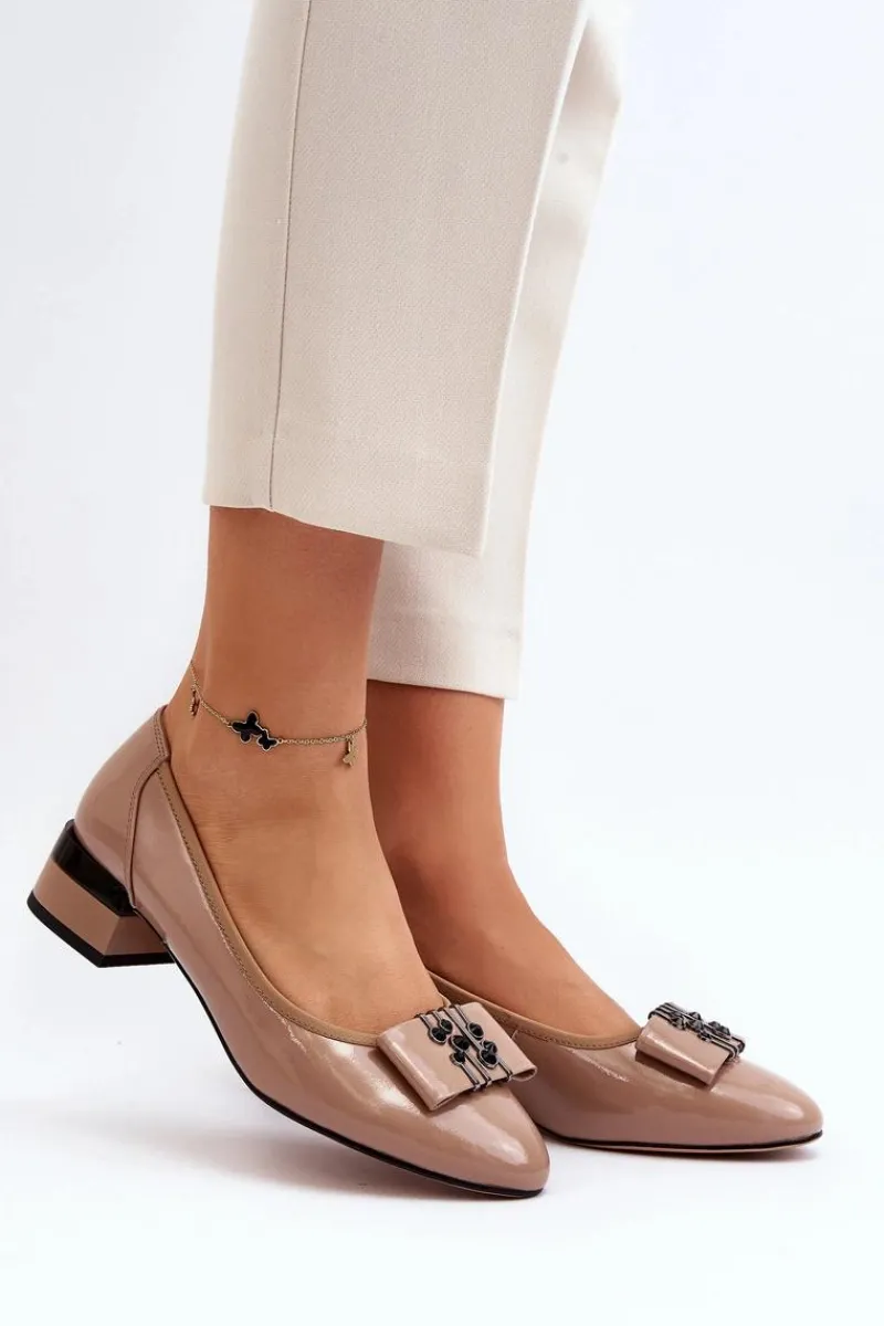 Discount Buty damskie Vinceza Lakierowane Czółenka Na Klocku Beżowe Ilvanna