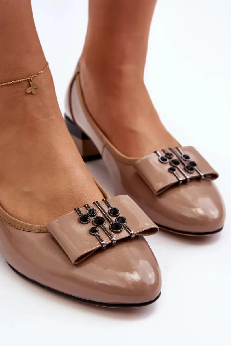 Discount Buty damskie Vinceza Lakierowane Czółenka Na Klocku Beżowe Ilvanna