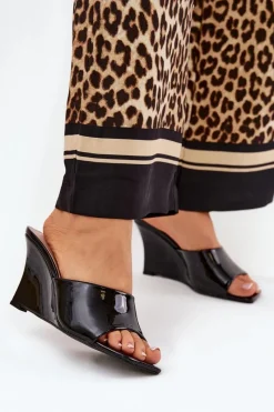 Hot Boto Lakierowane Klapki Damskie Na Koturnie Czarne Nelithin Czarny