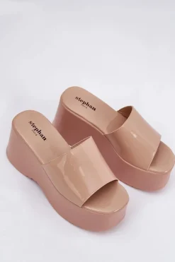 Discount Lakierowane Klapki Damskie Na Platformie I Koturnie Beżowe Nellevia Damskie Klapki Na Koturnie|Klapki Na Platformie