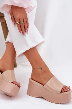 Discount Lakierowane Klapki Damskie Na Platformie I Koturnie Beżowe Nellevia Damskie Klapki Na Koturnie|Klapki Na Platformie