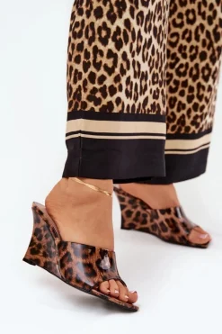 Klapki Na Koturnie|Klapki Na Platformie>Boto Lakierowane Klapki Damskie Na Koturnie Panterka Brązowe Nelithin