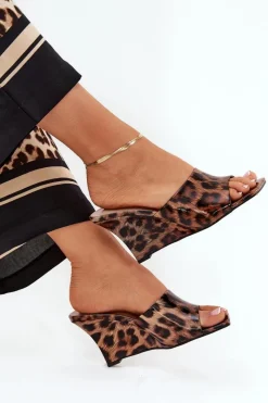 Klapki Na Koturnie|Klapki Na Platformie></noscript>Boto Lakierowane Klapki Damskie Na Koturnie Panterka Brązowe Nelithin