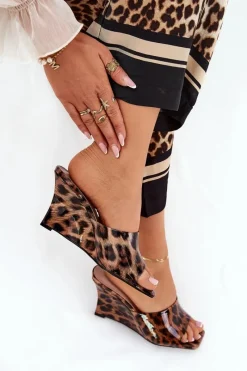 Klapki Na Koturnie|Klapki Na Platformie></noscript>Boto Lakierowane Klapki Damskie Na Koturnie Panterka Brązowe Nelithin